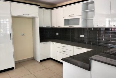 4 Bed Townhouse with En Suite in Kitisuru