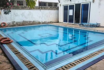 Serviced 3 Bed Apartment with En Suite at 3Rd Avenue - 4