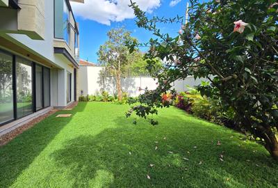 5 Bed Townhouse with En Suite in Brookside - 3