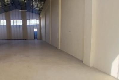 5,000 ft² Warehouse with Parking in Industrial Area - 2