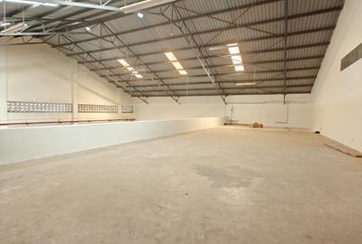 9,800 ft² Warehouse in Ruaraka