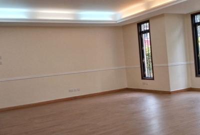 5 Bed Townhouse with En Suite in Westlands Area