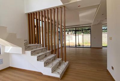 5 Bed Villa with En Suite at Lavington - 2