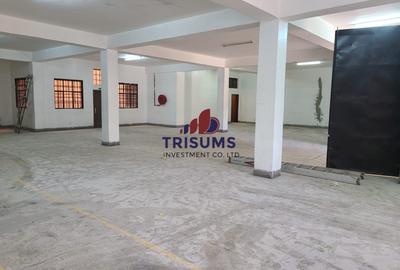 4,249 ft² Warehouse with Service Charge Included in Industrial Area