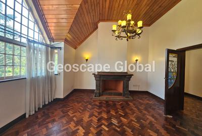 5 Bed House with En Suite in Runda