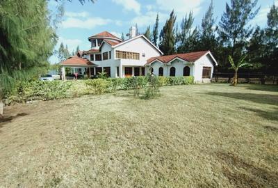 7 Bed House with En Suite in Karen - 3