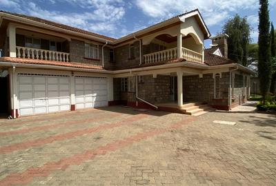 5 Bed House with En Suite in Garden Estate - 2