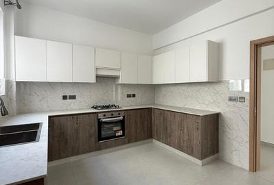 3 Bed Apartment with En Suite in Brookside - 3