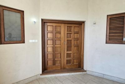 Serviced 3 Bed Apartment with En Suite at Sixth Avenue - 3