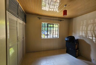 4 Bed House with En Suite in Loresho