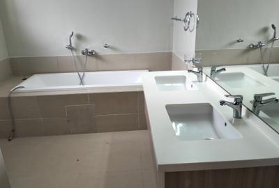 5 Bed Townhouse with En Suite in Lavington - 2