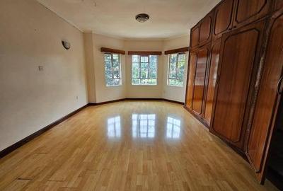 5 Bed Townhouse with En Suite at James Gichuru Road