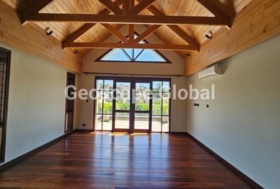 5 Bed House with En Suite in Runda