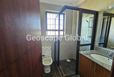 5 Bed House with En Suite in Runda