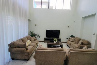 4 Bed House with En Suite in Runda