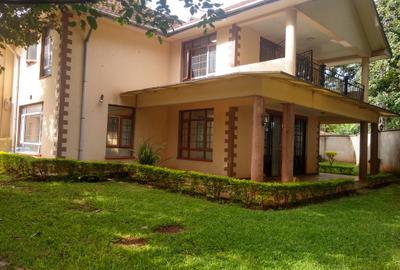 5 Bed House with En Suite at - 3