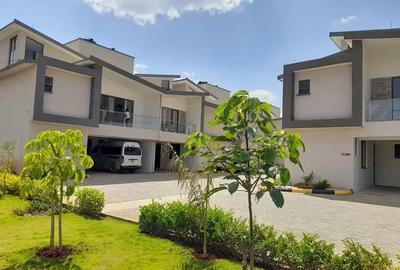 4 Bed Townhouse with En Suite at Gateway Mall