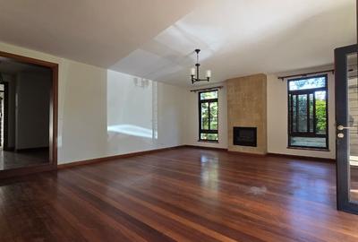 5 Bed Townhouse with En Suite in Lavington - 2