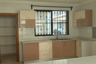 5 Bed Townhouse with En Suite in Syokimau - 3