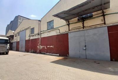 7,000 ft² Warehouse with Backup Generator in Industrial Area