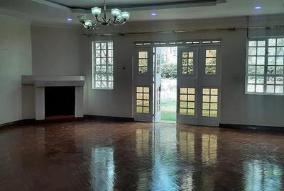5 Bed House with En Suite in Nyari