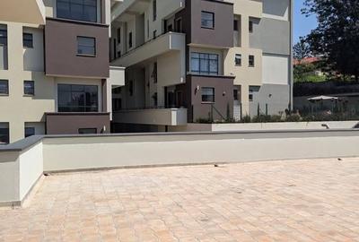 4 Bed House with En Suite in Rosslyn