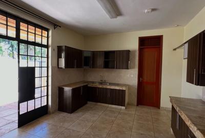 4 Bed House with En Suite in Runda - 4