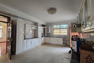 4 Bed Townhouse with En Suite in Lavington - 4