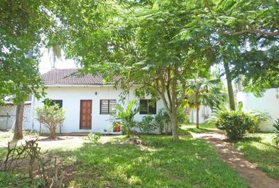 4 Bed Villa with En Suite in Watamu - 3