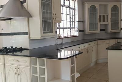 5 Bed Townhouse with En Suite in Runda - 4