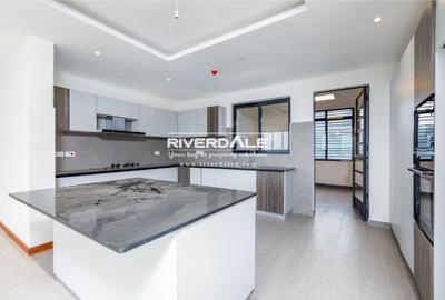 4 Bed Apartment with En Suite in Parklands - 3