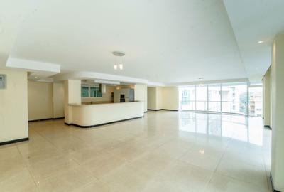 4 Bed Apartment with En Suite in Riverside