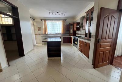 5 Bed House with En Suite in Runda - 3