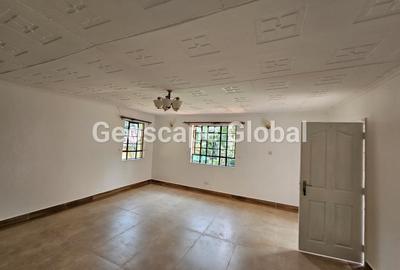 5 Bed House with En Suite in Nyari