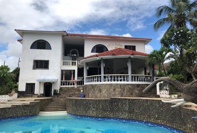 5 Bed Villa with En Suite in Malindi