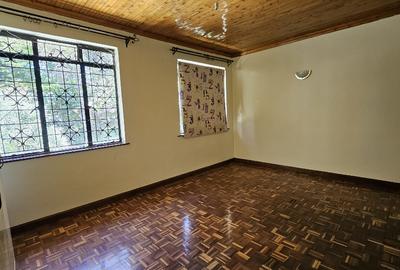 5 Bed House with En Suite in Garden Estate