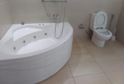 5 Bed Townhouse with En Suite in Westlands Area - 3