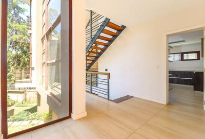 4 Bed Villa with En Suite in Lavington - 2