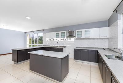 4 Bed Apartment with En Suite in Westlands Area - 4