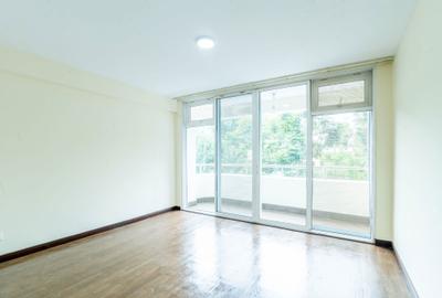 3 Bed Apartment with En Suite in Riverside - 4