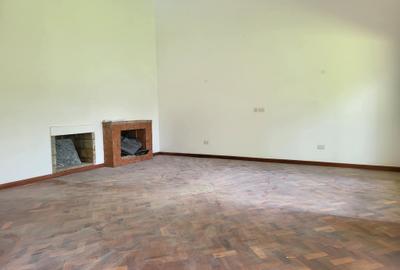 5 Bed House with En Suite at Crescent - 2