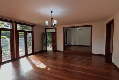5 Bed Townhouse with En Suite in Lavington - 2