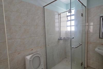 3 Bed Apartment with En Suite in Lavington - 4