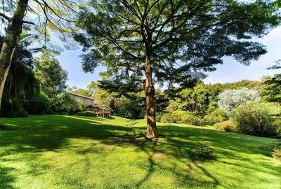 5 Bed House with En Suite in Ridgeways - 3