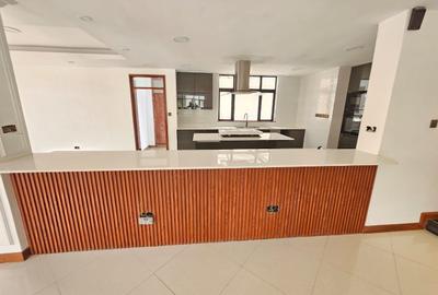 5 Bed House with En Suite in Kyuna