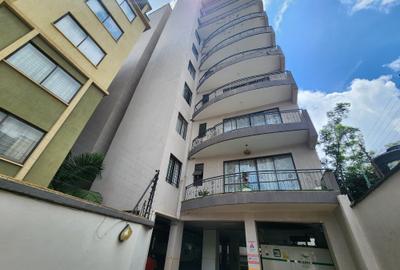 4 Bed Apartment with En Suite at 2Nd Parklands Avenue