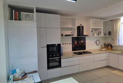 Serviced 3 Bed Apartment with En Suite at 6Th Avenue - 3