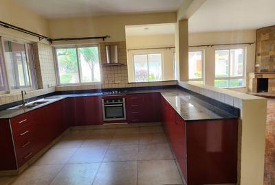 5 Bed House with En Suite in Lavington