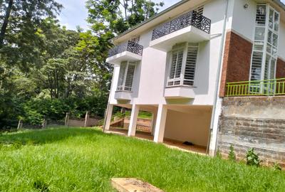 5 Bed Townhouse with En Suite in Rosslyn
