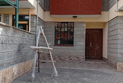 4 Bed House with En Suite in Donholm